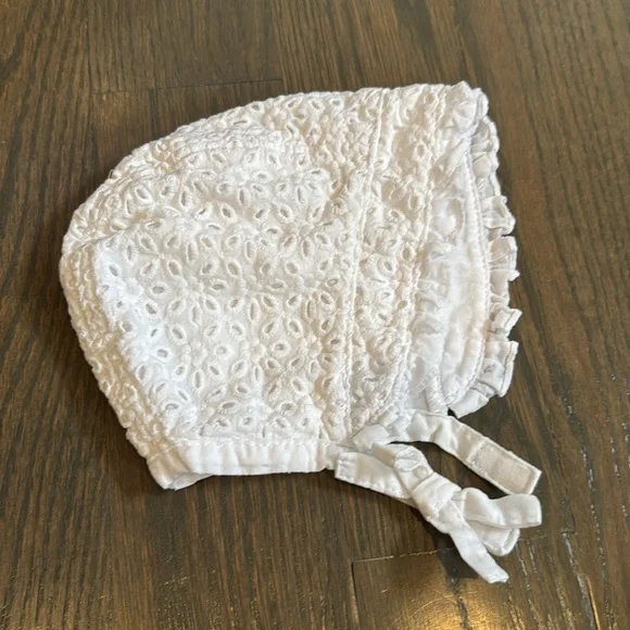 Cat & Jack White Baby Girls' Floral Bonnet - Newborn - Picture 4 of 6